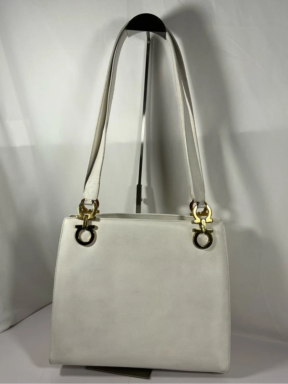 3080: Salvatore Ferragamo Gancini White Leather Shoulder Tote Bag